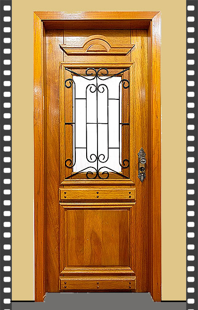Instalação de folha de porta em batente de madeira