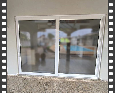 Instalação de porta de alumínio