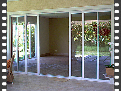 Instalação de porta de PVC