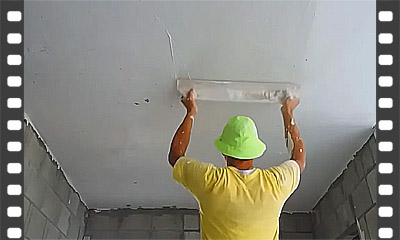 Aplicação de gesso liso sob laje