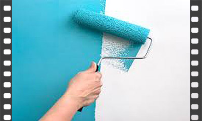 Aplicação de pintura nova com tinta látex acrílica em paredes previamente masseadas