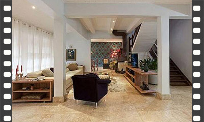 Revestimento de piso interno com placas de granito polido